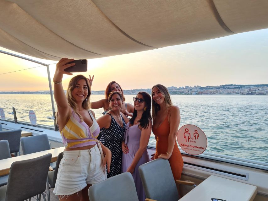 Lisbon: Sunset Cruise with Welcome Drink and Snacks - Boarding beside Praça do Comércio