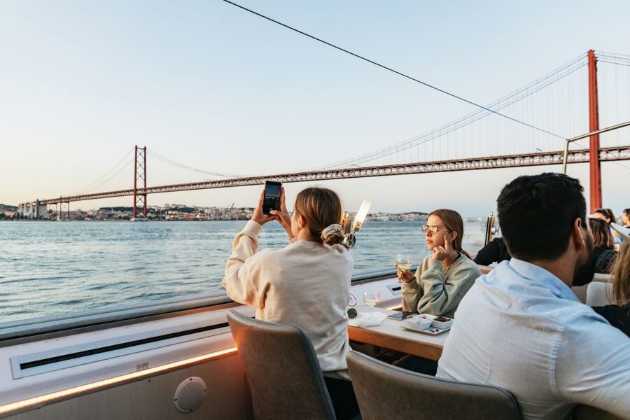 Lisbon: Sunset Cruise with Welcome Drink and Snacks - Praça do Comércio and the opening view
