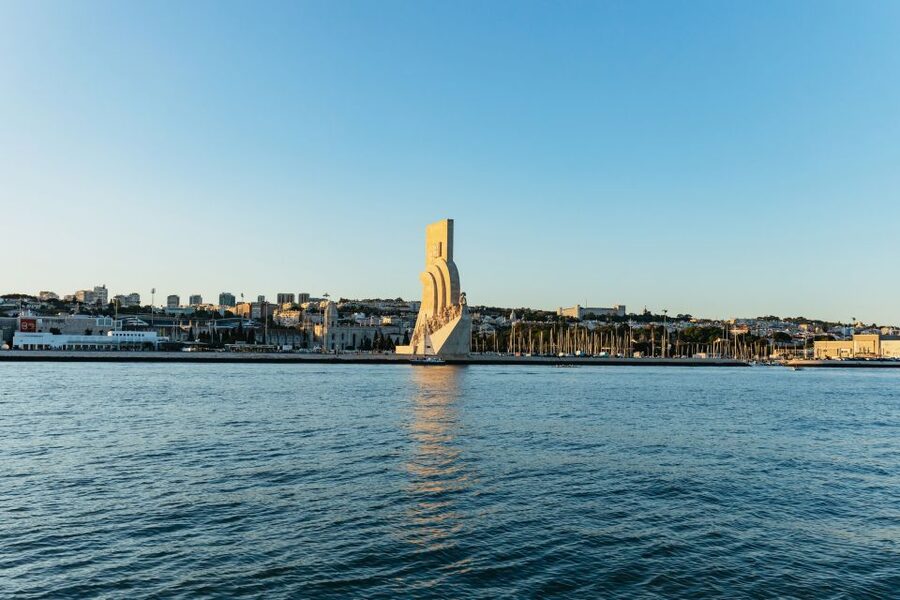 Lisbon: Sunset Cruise with Welcome Drink and Snacks - Sunset near the river viewpoint