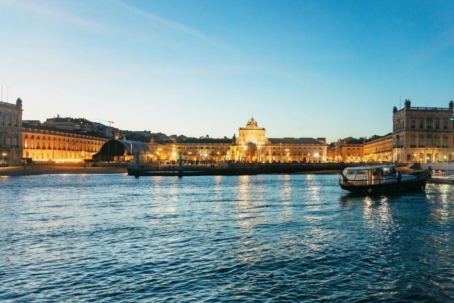 Lisbon: Sunset Cruise with Welcome Drink and Snacks - Christ the King from the Tagus