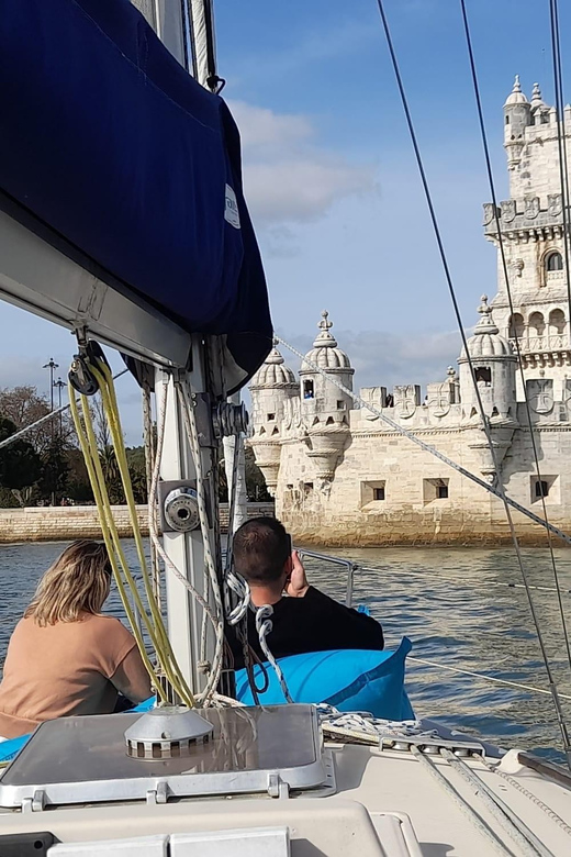 Lisbon: "Sunset" & "Day Tours" by boat, with drink and music - Five things to know before sailing