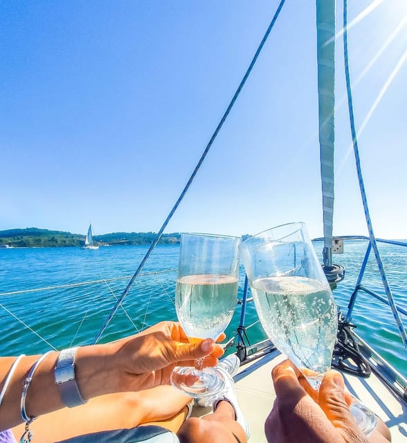 Lisbon: "Sunset" & "Day Tours" by boat, with drink and music - Under the 25 de Abril Bridge