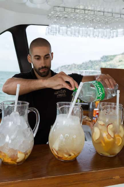 Lisbon: Sunset/Night Boat Party with Open Bar, Snacks & DJ - Crossing toward Porto Brandão and Christ the King