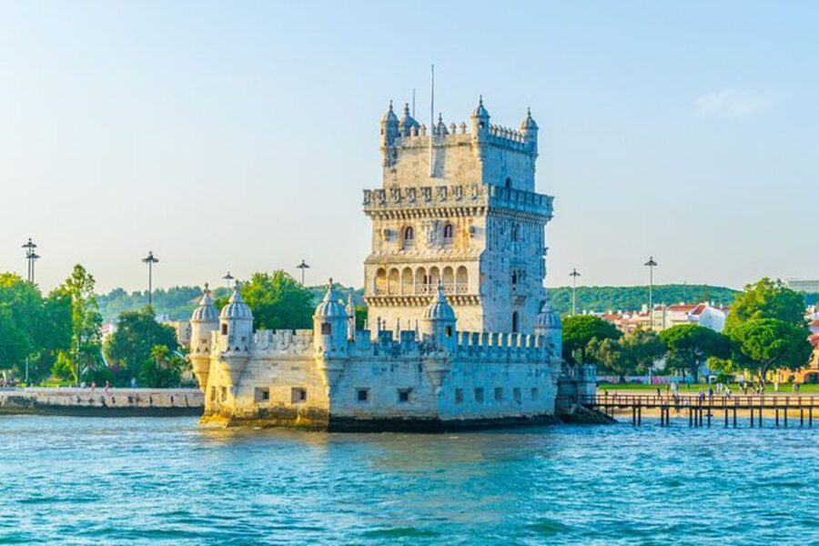 Lisbon: Sunset Sailing Boat Cruise with Wine - Setting out from Doca de Santo Amaro