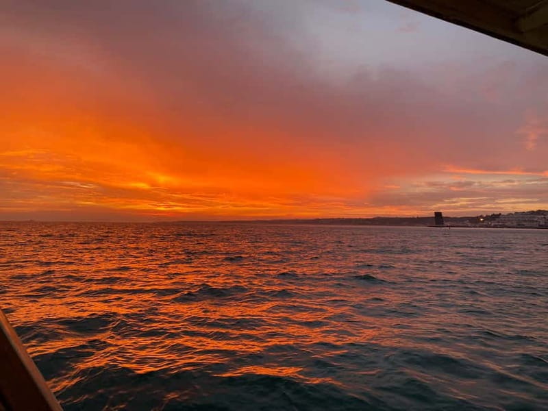 Lisbon: Sunset Sailing Boat Tour with Drinks - Why a sunset sail works so well in Lisbon