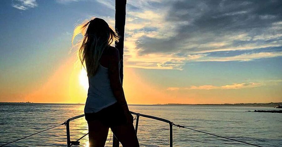 Lisbon: Sunset Sailing Cruise with Wine - Arriving at the boat and checking in