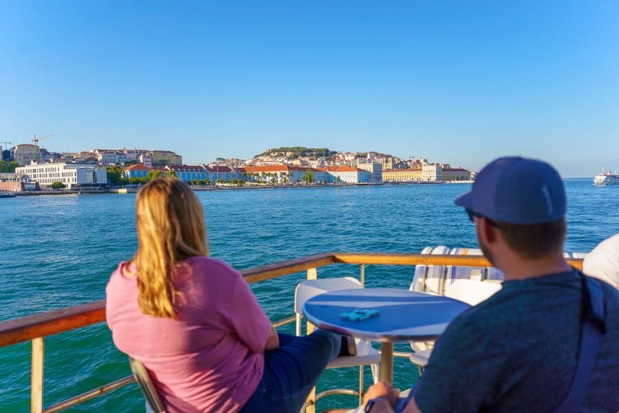 Lisbon: Tagus River Boat Tour with One Drink Included - From Commerce Square to the 25th of April Bridge