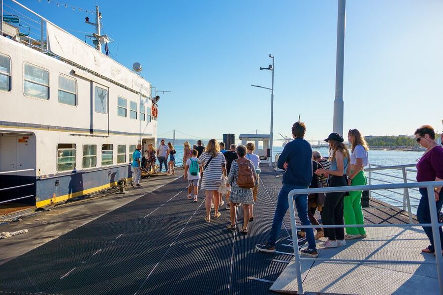 Lisbon: Tagus River Boat Tour with One Drink Included - The Discoveries waterfront and Belém Tower