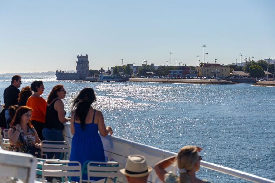 Lisbon: Tagus River Boat Tour with One Drink Included - Is $21 a good value?