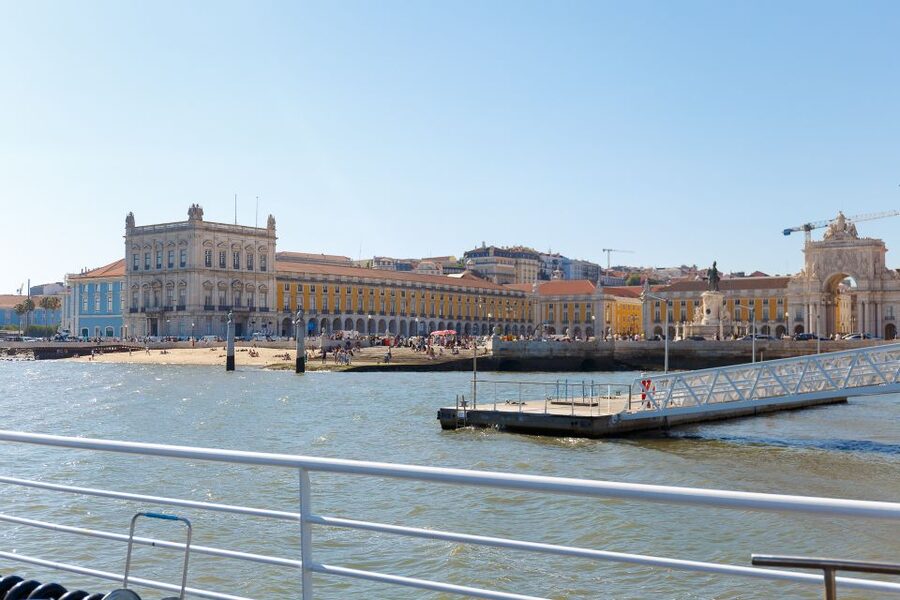 Lisbon: Tagus River Cruise With Brunch - Timing, access, and practical planning