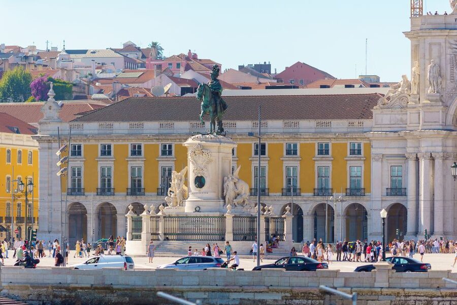 Lisbon: Tagus River Cruise With Brunch - What the brunch is really like