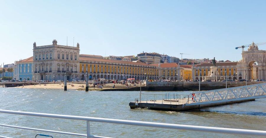 Lisbon: Tagus River Cruise With Brunch - The first look at Lisbon from the Tagus