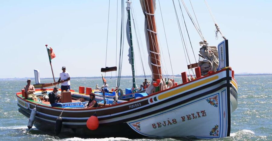 Lisbon: Tagus River Express Cruise in a Traditional Vessel - Starting at Terreiro do Paço