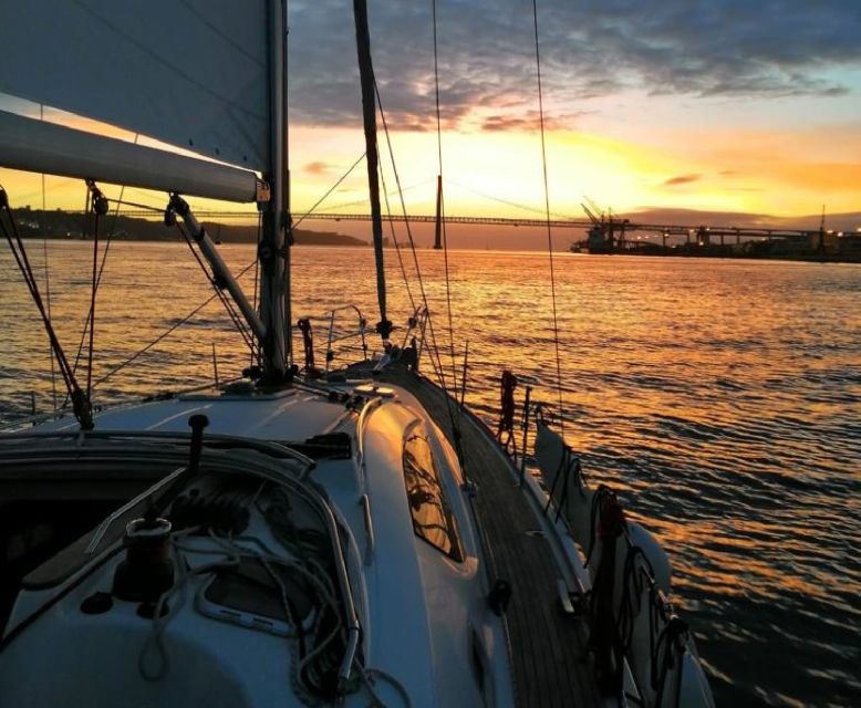 Lisbon: Tagus River Sailboat Tour - Cristo Rei and the south bank