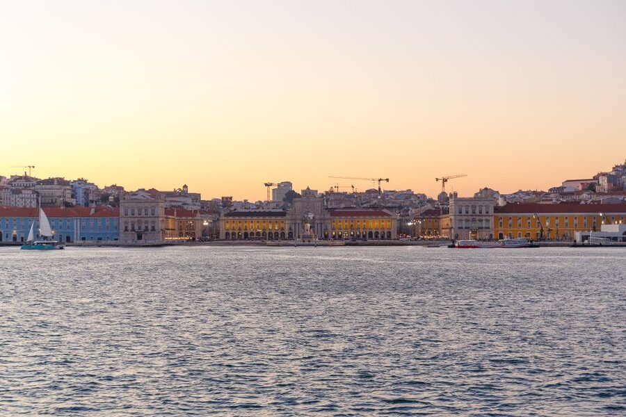 Lisbon: Tagus River Sunset Tour with Snacks and Drink - Key points to know before you go
