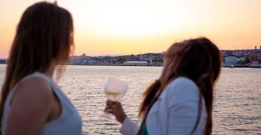 Lisbon: Tagus River Sunset Tour with Snacks and Drink - Praça do Comércio and Lisbon’s riverfront