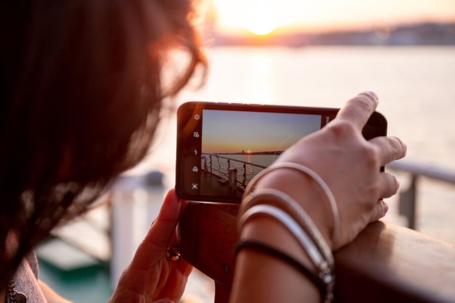 Lisbon: Tagus River Sunset Tour with Snacks and Drink - The Monument to the Discoveries