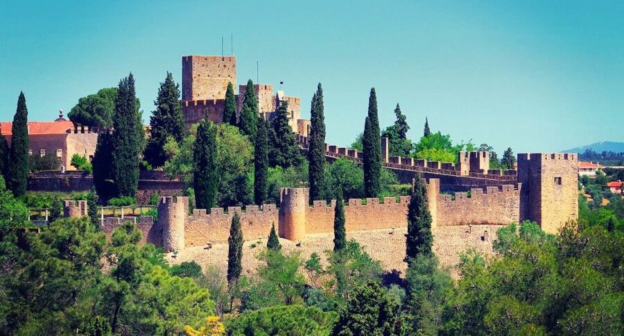 Lisbon: Tomar and Almourol Knights Templar Tour - Tomar’s churches and central square