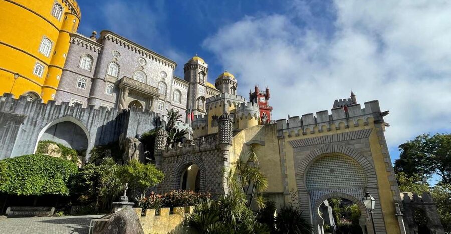 Lisbon: Tour to Sintra, Cabo da Roca and Cascais - Sintra and the short window around Pena Palace