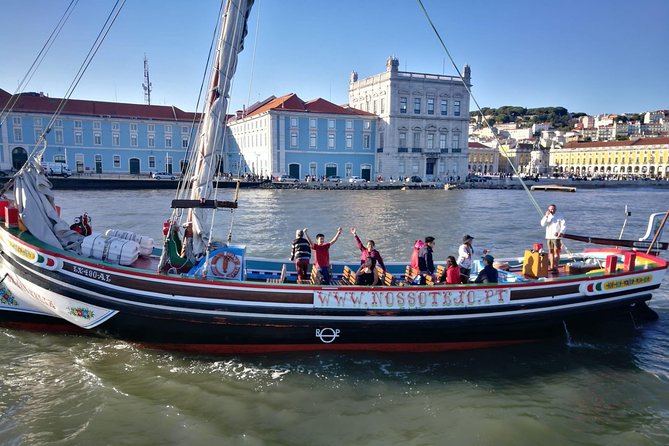 Lisbon Traditional Boats - Express Cruise - 45min - Commentary depends on the guide