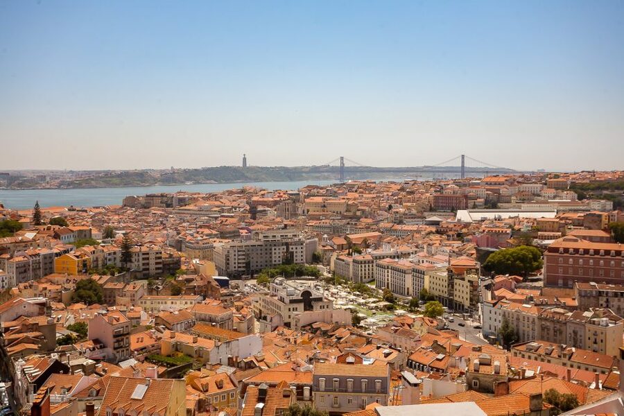 Lisbon Tram No. 28 Ride & Walking Tour - Feira da Ladra on Tuesdays and Saturdays