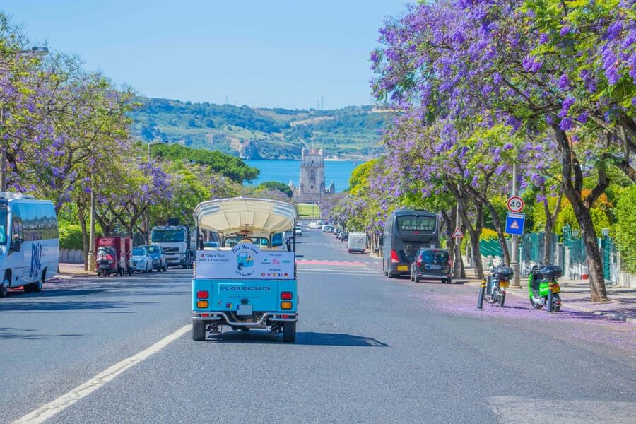 Lisbon: Tuk-Tuk Tour in French or German w/True Local Guide - The Pastéis de Belém stop