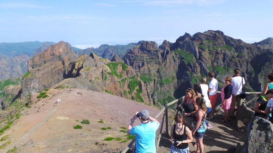 Madeira: Arieiro, Santana, Ponta de São Lourenço Jeep Tour - Guides, vehicles, and the feel of the day