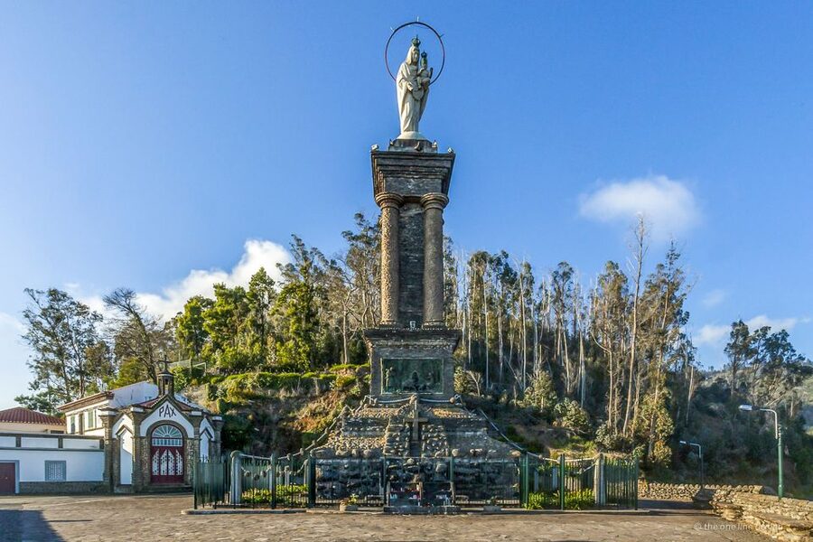 Madeira: Best of the East Tour from Funchal - Santana’s Thatched Houses and Lunch Stop