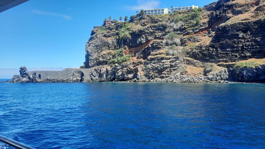 Madeira: Boat Trip with Lunch, Drinks, and Hotel Transfer - Drinks, service, and the family-run feel