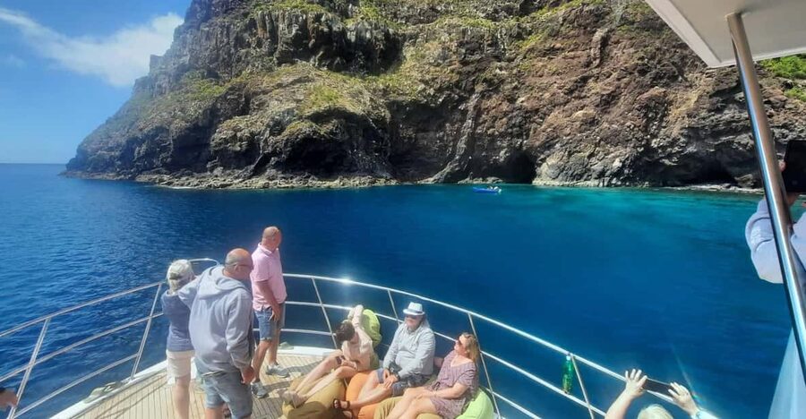 Madeira: Boat Trip with Lunch, Drinks, and Hotel Transfer - A comfortable boat with room to settle in