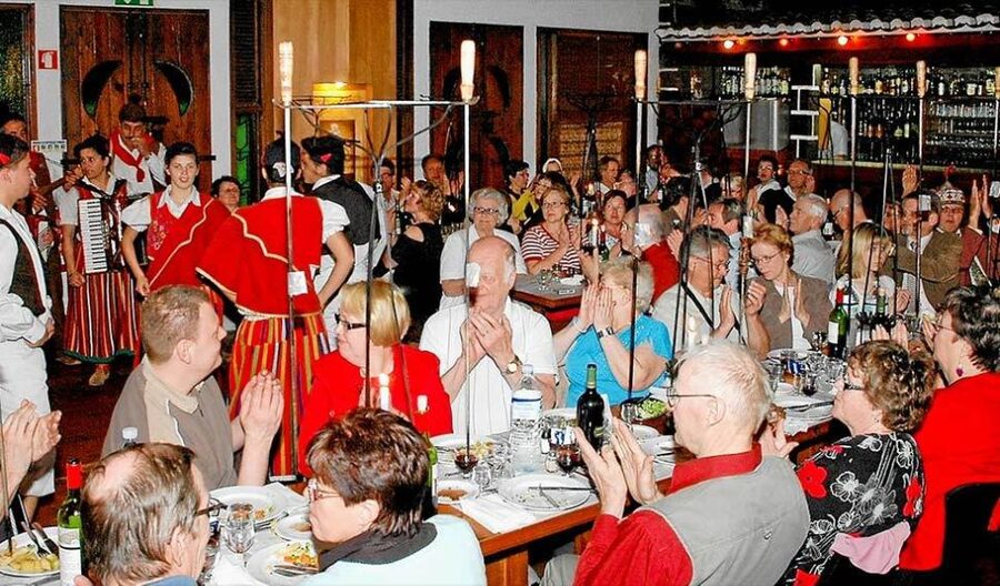 Madeira by Night with Traditional Dinner - Language service deserves a careful check