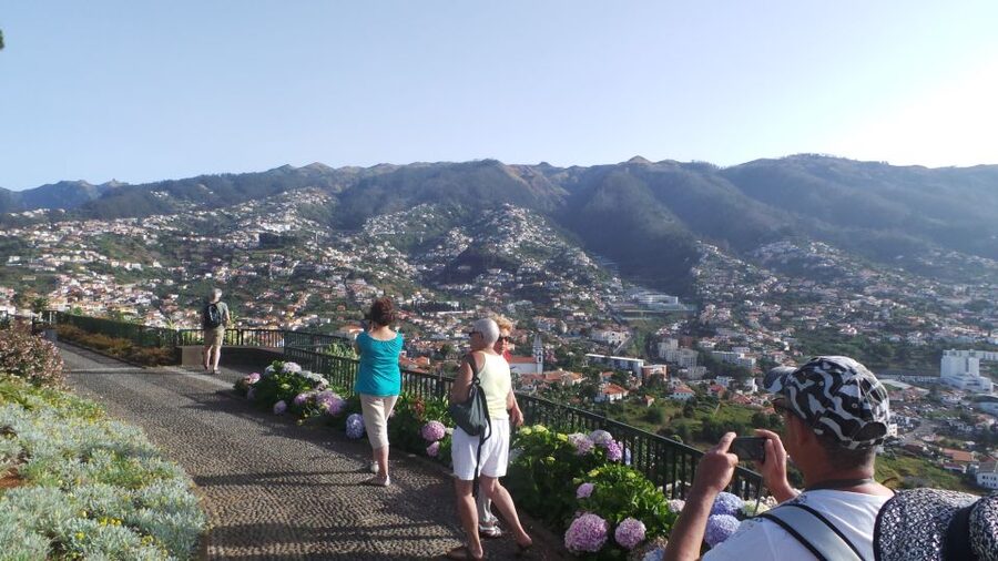 Madeira: Cabo Girao, Jeep Tour Adventure and Wine Tasting - Cabo Girão: a high cliff with a glass floor