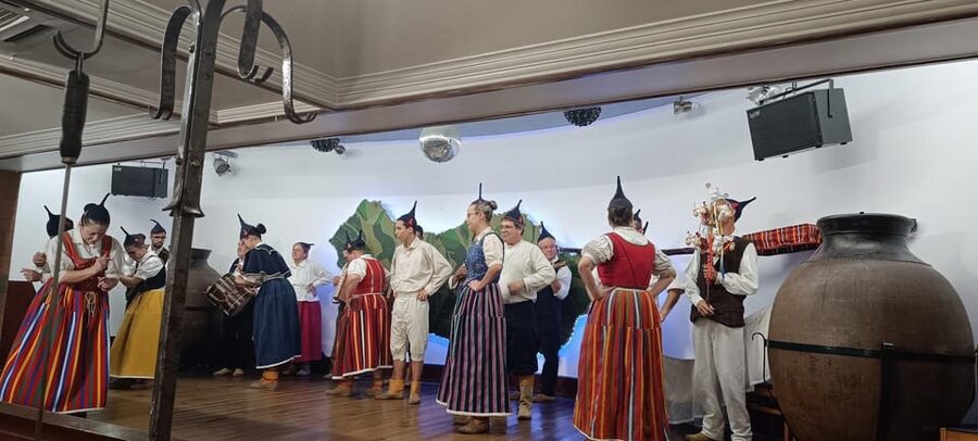 Madeira: Folk Dancing Show and Traditional Local Dinner - Getting from your hotel to the restaurant
