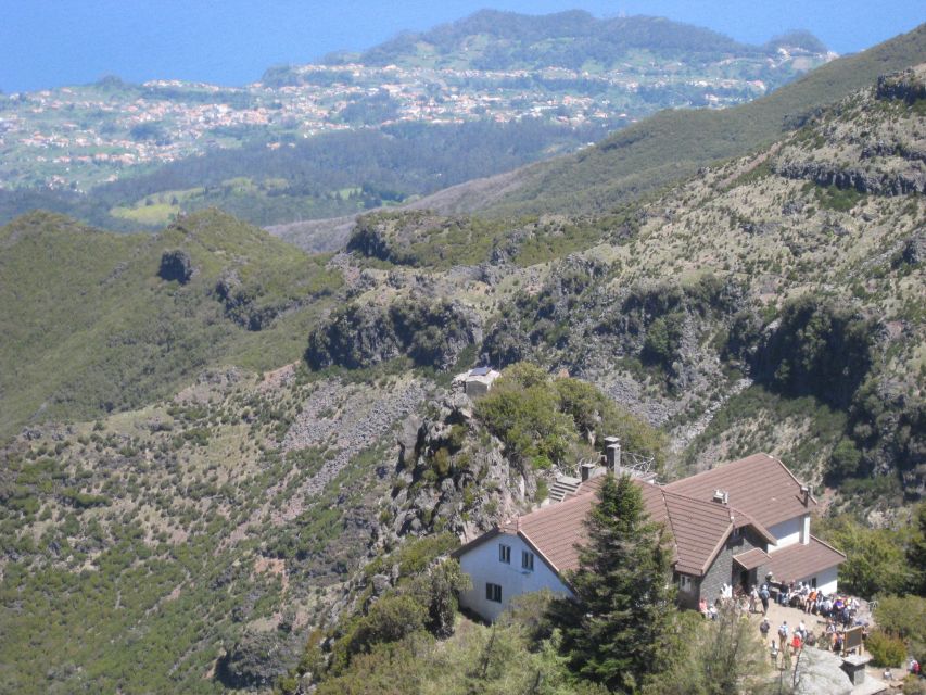 Madeira: Full-Day Pico Ruivo / Achada do Teixeira Walk - From your hotel to Picarouto