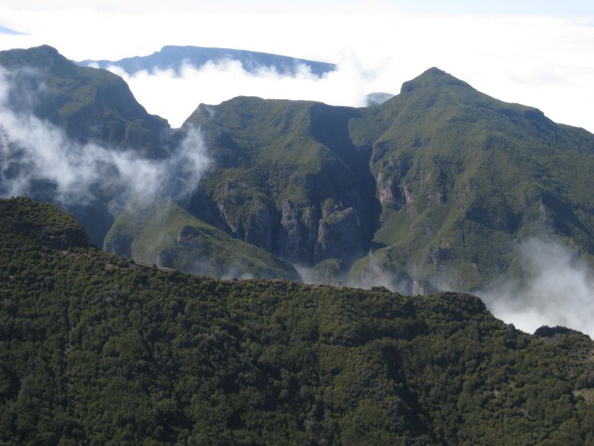 Madeira: Full-Day Pico Ruivo / Achada do Teixeira Walk - The final climb to Pico Ruivo