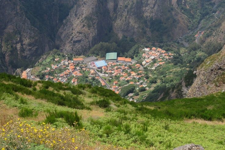 Madeira : Nun's Valleys and Pico Areeiro 4X4 Tour - Reaching 1,818 meters at Pico do Areeiro
