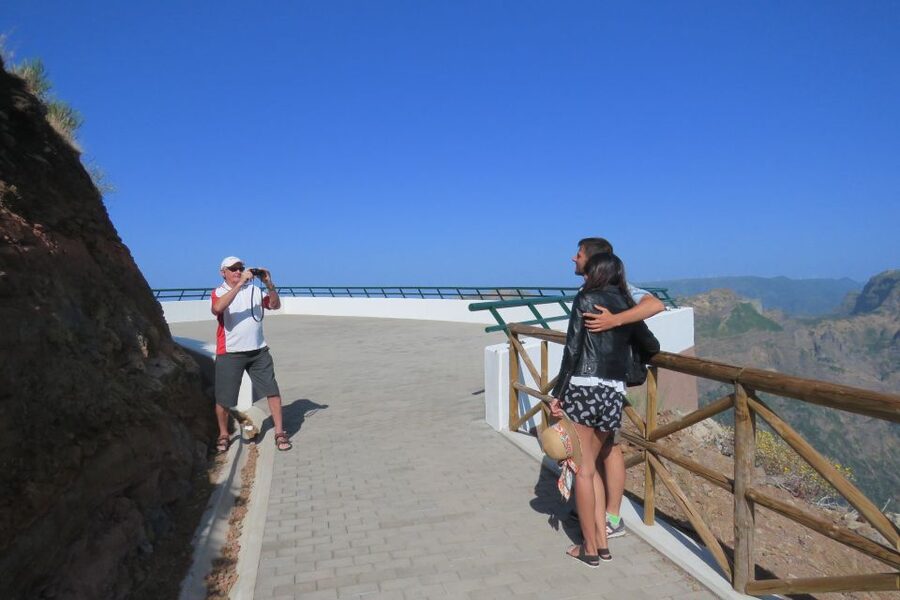 Madeira : Nun's Valleys and Pico Areeiro 4X4 Tour - Camacha and the craft of wickerwork