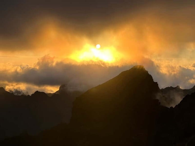 Madeira: Pico do Arieiro Sunset with Optional Dinner - Should you book the Pico do Arieiro sunset tour?