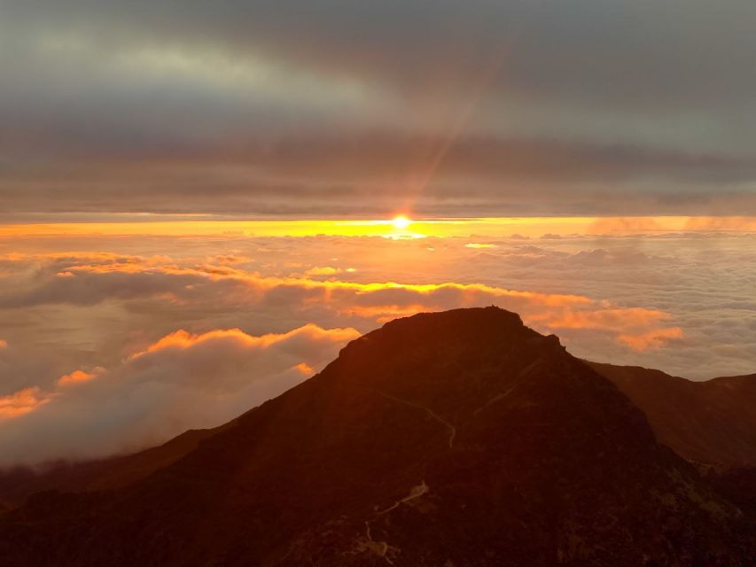 Madeira: Pico Ruivo Guided Sunrise Hike with Hotel Pickup - The daylight descent and the return ride