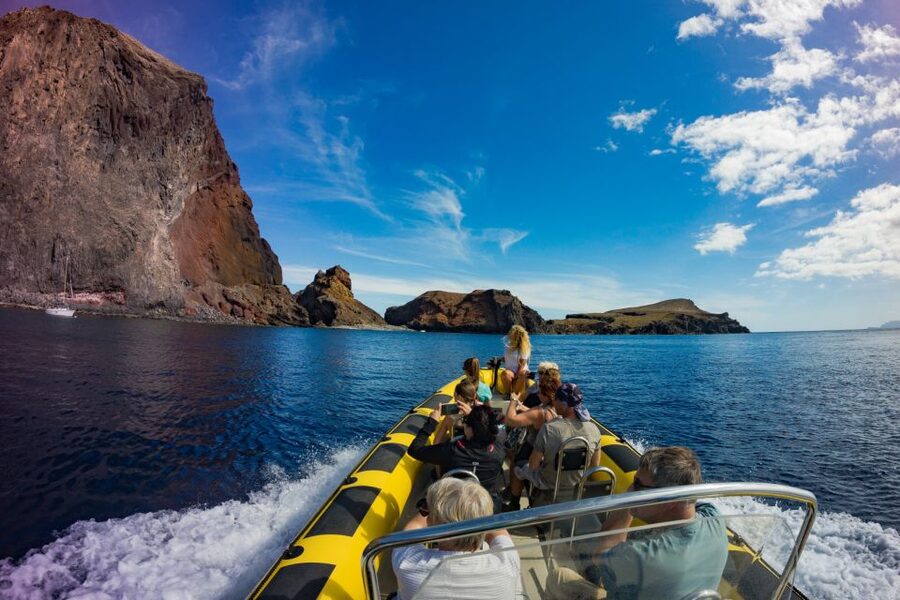 Madeira: Ponta de São Lourenço Lighthouse Boat Tour - Starting at Baía d’Abra and seeing the peninsula from offshore