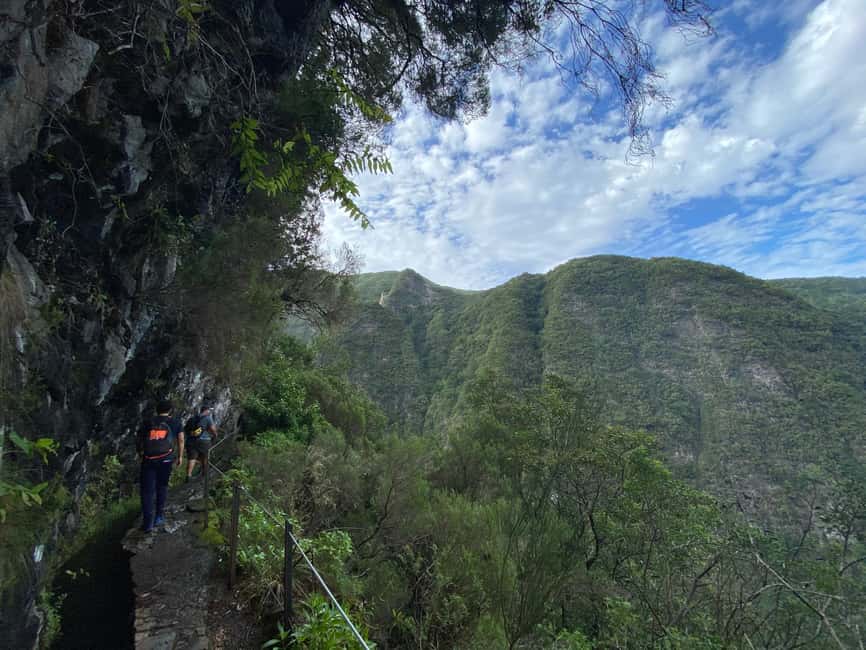 Madeira: PR 9 - Levada do Caldeirão Verde Hike Transfer - The four tunnels: fun, dark, and easy to underestimate