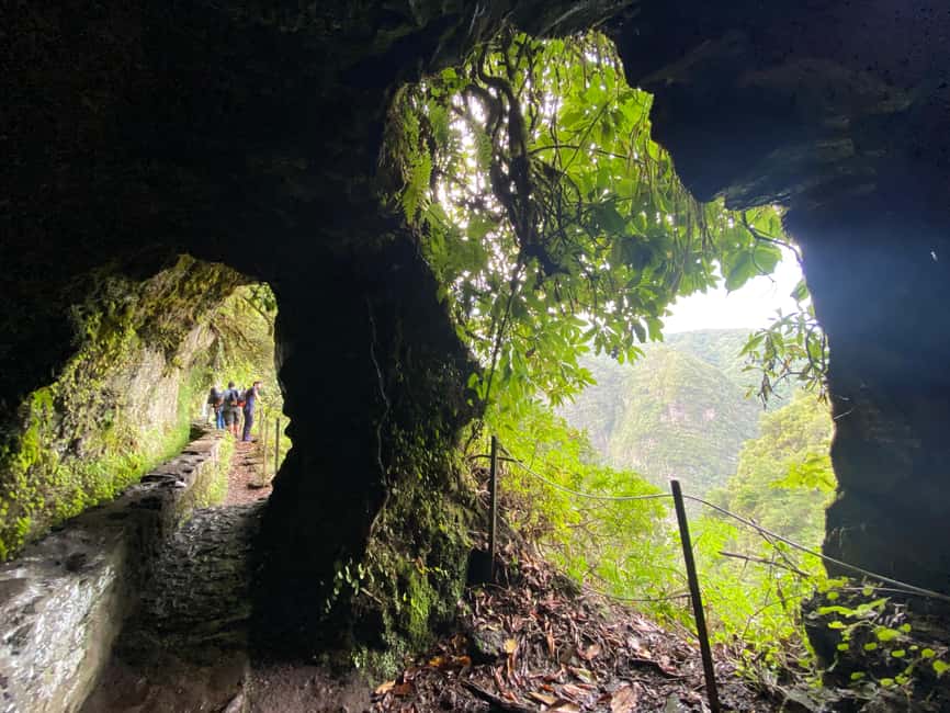 Madeira: PR 9 - Levada do Caldeirão Verde Hike Transfer - Returning to Pico das Pedras