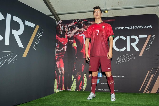 Madeira: Private Cristiano Ronaldo Tour with CR7 Museum - Barcelos viewpoint: beginning with the childhood setting