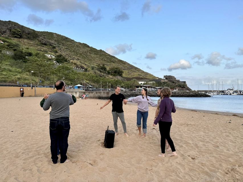 Madeira: Salsa and Bachata dance and discovery experience - Dancing outdoors with Madeira as the backdrop