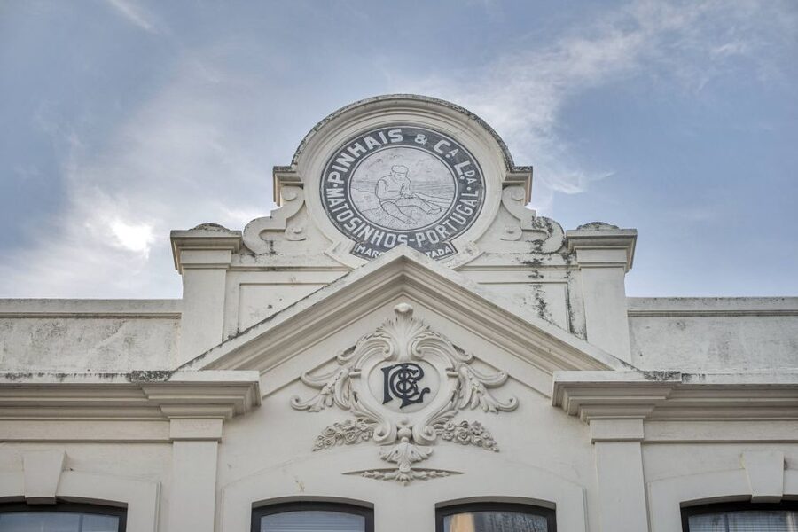 Matosinhos: Conservas Pinhais Factory Tour - Guides, language, and group comfort