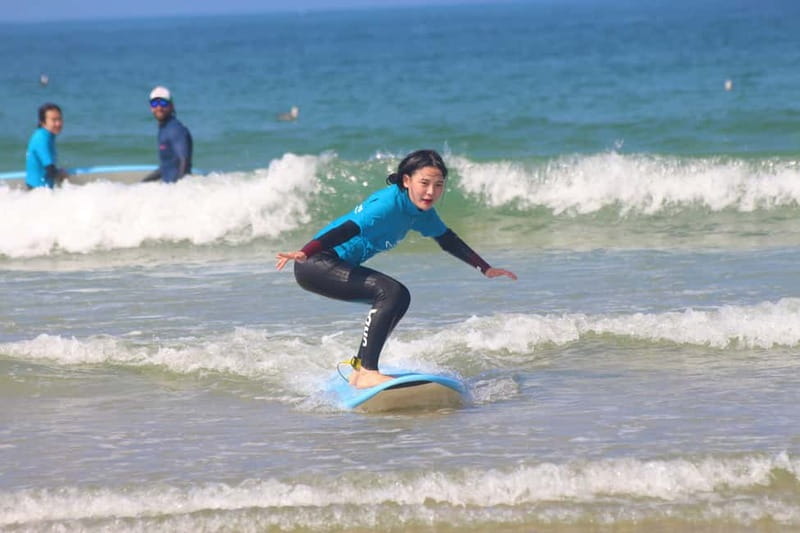Matosinhos: Surfing Lesson with Equipment - Equipment, changing, and comfort