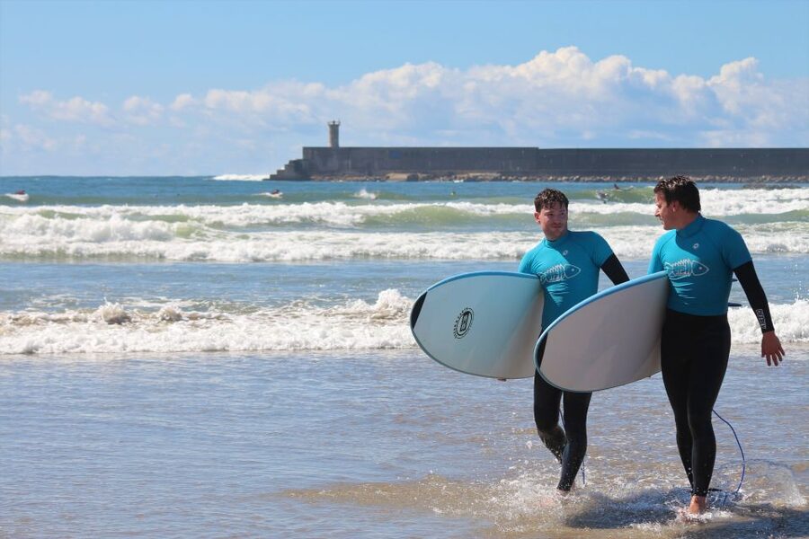 Matosinhos: Surfing Lesson with Equipment - Is $34 good value?