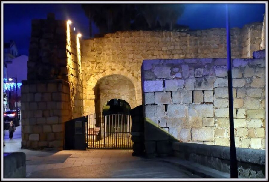 Merida: Legends and Mysteries Night Tour - The obelisk and the first stories of Mérida