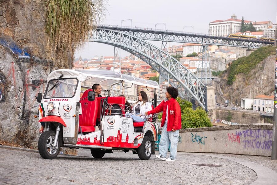 Oporto Tuk-Tuk Tour: Fast, Fun & Flexible – 1H to Full Day! - Rua das Flores and the way down to Ribeira