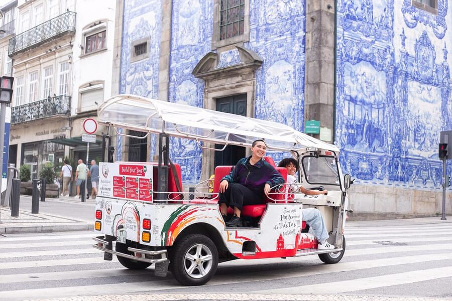 Oporto Tuk-Tuk Tour: Fast, Fun & Flexible – 1H to Full Day! - Starting at Sé Cathedral and Porto’s oldest streets
